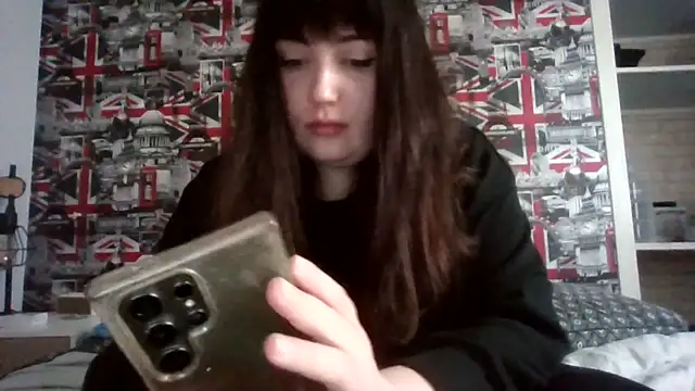 Lynylou online show from November 2025 03:55:01 PM