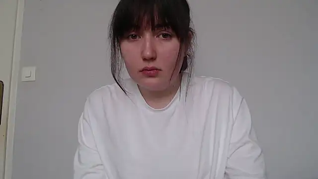 Lynylou online show from March 2026 02:44:02 PM