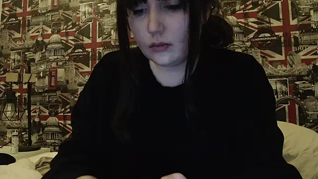 Lynylou online show from March 2026 09:31:02 PM