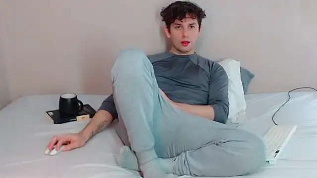 Snapshot of Elio555 chatting on January 2025 03:11:01 PM Elio555 online show from January 2025 03:11:01 PM
