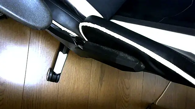 AKI09aki online show from November 2025 02:44:01 PM