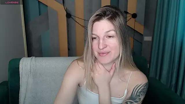EmilyWalkeri online show from February 2026 07:48:01 AM