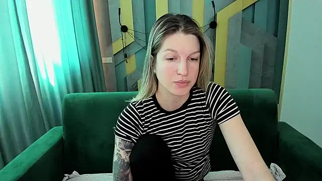EmilyWalkeri online show from April 2026 06:32:01 AM