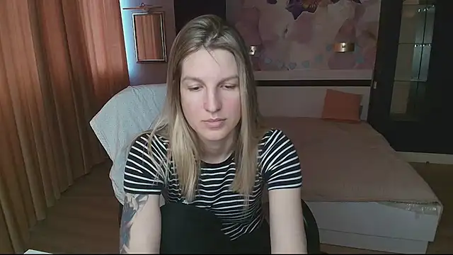 EmilyWalkeri online show from May 2026 07:13:01 AM