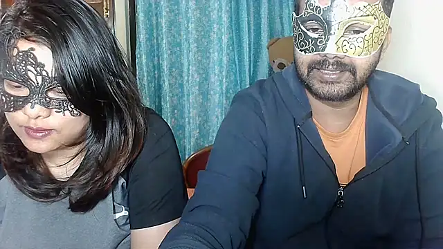 Snapshot of Cutehornycouples chatting on October 2025 05:55:02 PM Cutehornycouples online show from October 2025 05:55:02 PM