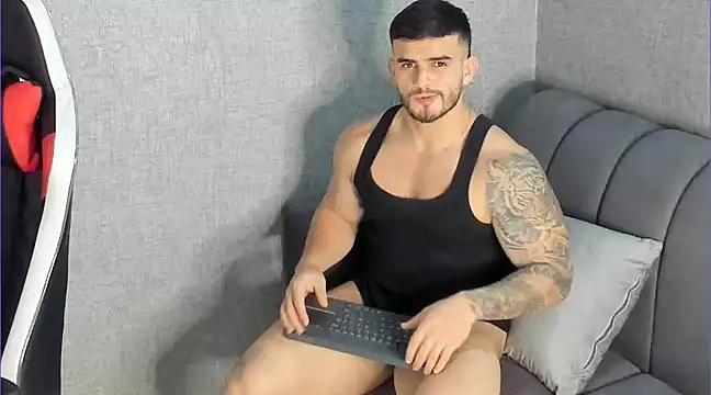 Snapshot of Ricardogo19 chatting on January 2025 01:23:02 AM Ricardogo19 online show from January 2025 01:23:02 AM