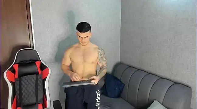 Snapshot of Ricardogo19 chatting on January 2025 03:20:01 AM Ricardogo19 online show from January 2025 03:20:01 AM