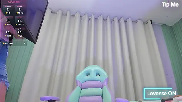 Snapshot of Emelyross_ chatting on February 2025 12:48:02 AM Emelyross online show from February 2025 12:48:02 AM
