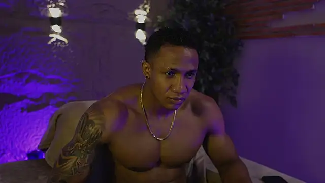 Logan Varela online show from October 2025 08:42:01 PM