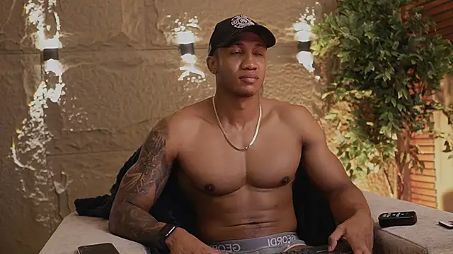 Logan Varela online show from November 2025 12:24:02 AM