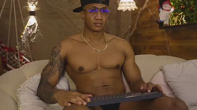 Logan Varela online show from December 2025 01:04:02 PM