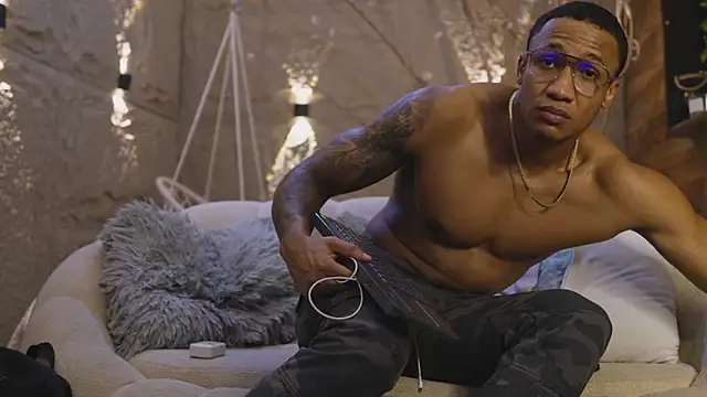 Logan Varela online show from March 2026 08:52:01 PM