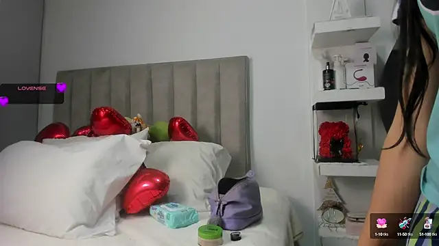 Snapshot of Queen_Antonella_Oficial chatting on February 2025 11:42:02 AM Queen Antonella Oficial online show from February 2025 11:42:02 AM