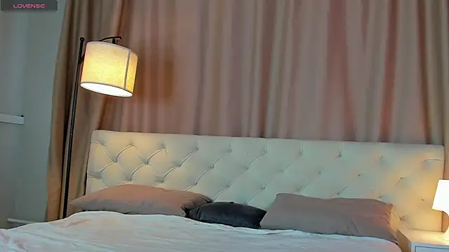 Valerie Woods online show from June 2026 01:04:01 AM