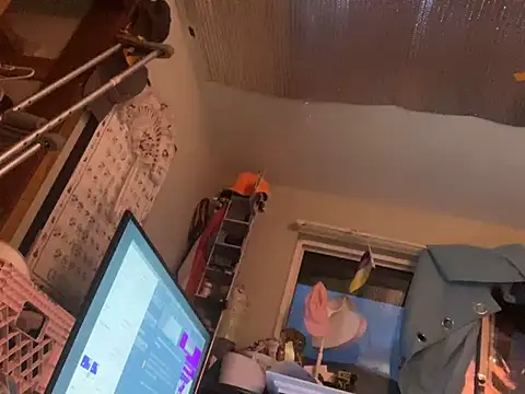gurlnips online show from December 2024 01:00:02 AM