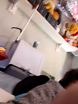 gurlnips online show from January 2025 07:52:02 AM