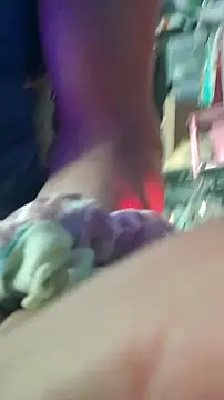 gurlnips online show from December 2025 04:01:02 PM