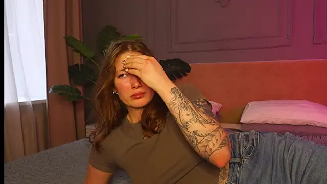 Liv Fay online show from September 2025 02:52:01 PM