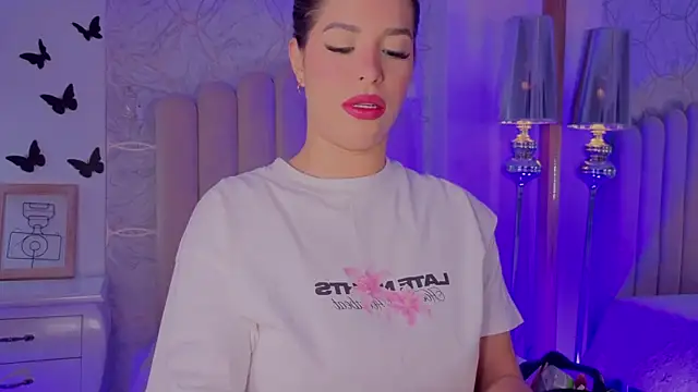 Iara Smith1 online show from June 2026 01:13:01 PM