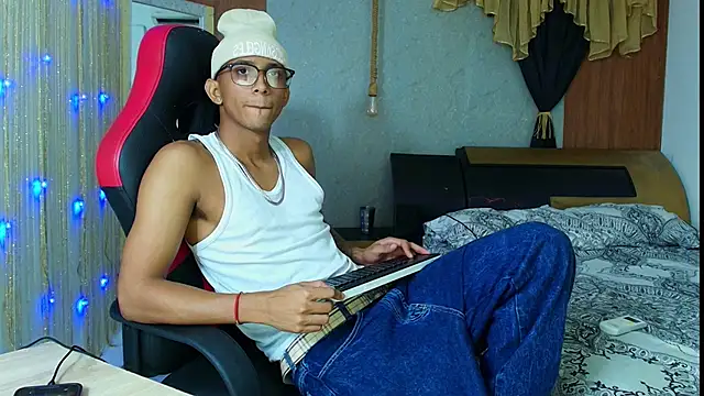 dominic smith  online show from June 2026 04:35:01 AM