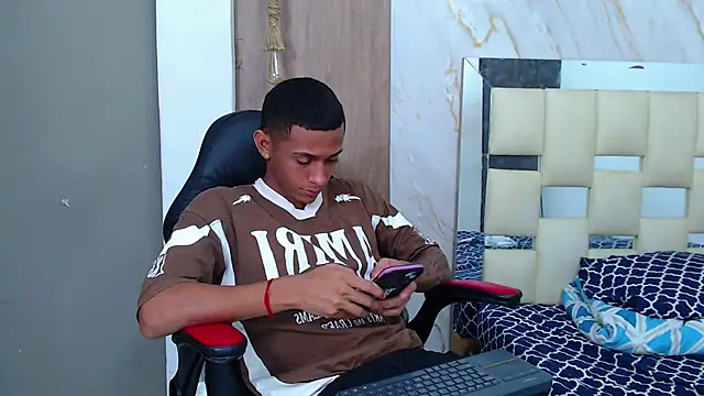 dominic smith  online show from June 2026 11:26:01 PM