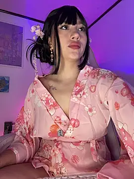 Snapshot of Tsuki-moon chatting on October 2025 12:11:01 PM Tsuki-moon online show from October 2025 12:11:01 PM