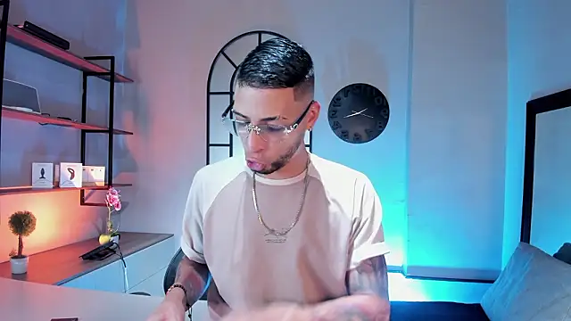 Snapshot of DrakeNeumann chatting on March 2026 03:47:01 AM DrakeNeumann online show from March 2026 03:47:01 AM