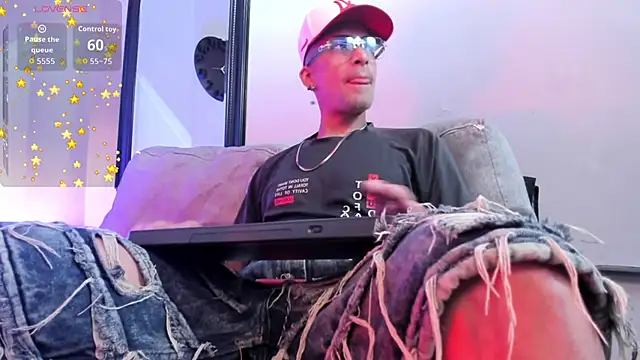 Snapshot of DrakeNeumann chatting on March 2026 03:22:02 AM DrakeNeumann online show from March 2026 03:22:02 AM