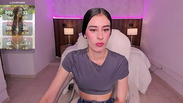 Snapshot of karlaa_james chatting on June 2026 11:01:02 AM karlaa james online show from June 2026 11:01:02 AM