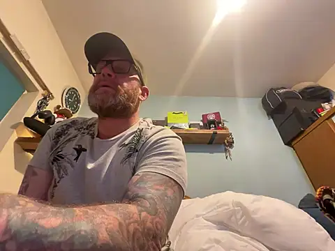 Tattooednakedguy online show from April 2026 07:00:01 PM