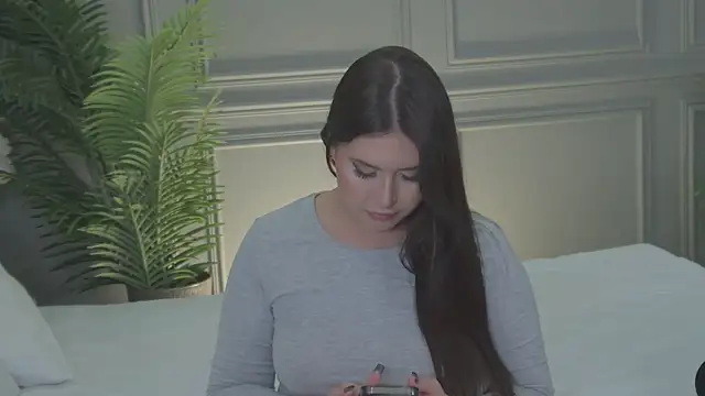 TrishaWinslet online show from November 2025 05:42:02 AM