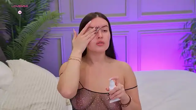 TrishaWinslet online show from February 2026 04:44:01 AM