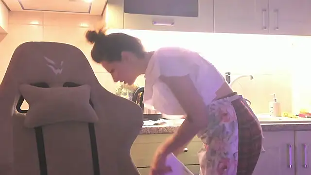 April o Nill online show from December 2025 01:40:02 PM