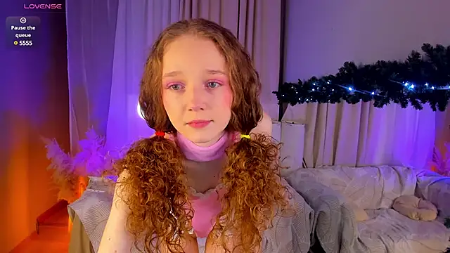 Snapshot of _Rose_Charming_ chatting on December 2024 09:31:02 PM Rose Charming online show from December 2024 09:31:02 PM