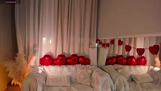 Snapshot of _Rose_Charming_ chatting on February 2025 05:37:02 AM Rose Charming online show from February 2025 05:37:02 AM