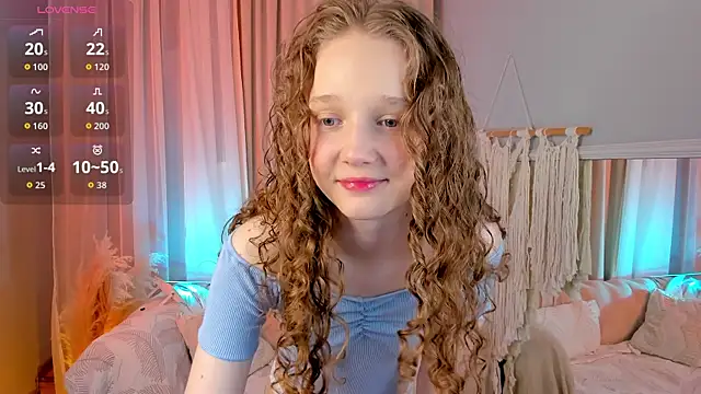 Snapshot of _Rose_Charming_ chatting on October 2025 10:16:01 PM Rose Charming online show from October 2025 10:16:01 PM