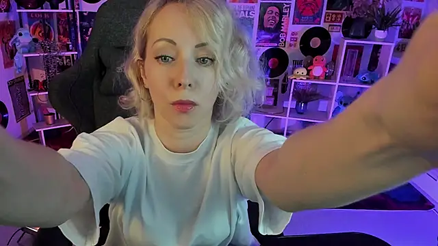 Snapshot of LylithSkye chatting on December 2024 08:19:02 AM LylithSkye online show from December 2024 08:19:02 AM