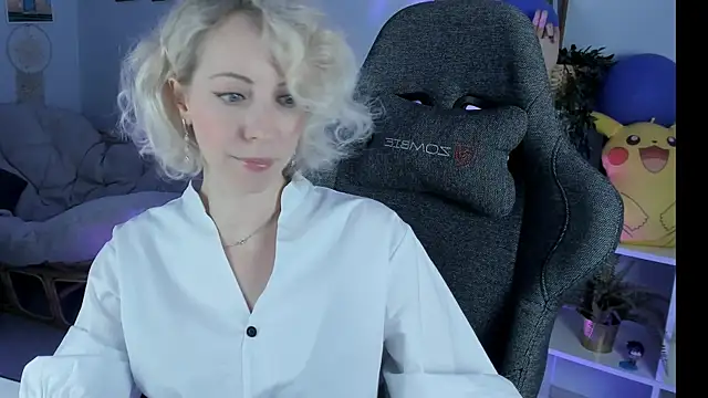 Snapshot of LylithSkye chatting on February 2025 12:05:02 PM LylithSkye online show from February 2025 12:05:02 PM