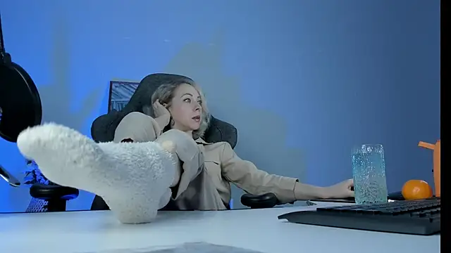 Snapshot of LylithSkye chatting on February 2025 11:19:02 AM LylithSkye online show from February 2025 11:19:02 AM