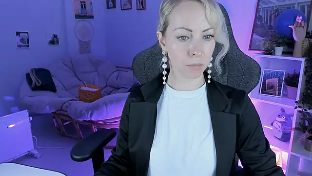 Snapshot of LylithSkye chatting on February 2025 10:37:02 AM LylithSkye online show from February 2025 10:37:02 AM