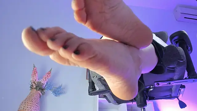 Snapshot of LylithSkye chatting on February 2025 04:53:02 PM LylithSkye online show from February 2025 04:53:02 PM