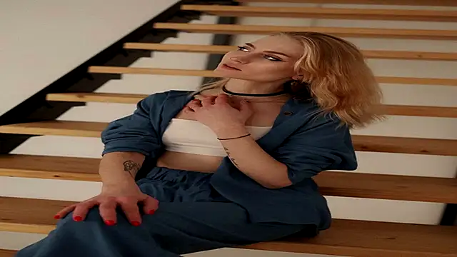 Snapshot of MarthaGees chatting on November 2025 05:03:02 PM MarthaGees online show from November 2025 05:03:02 PM