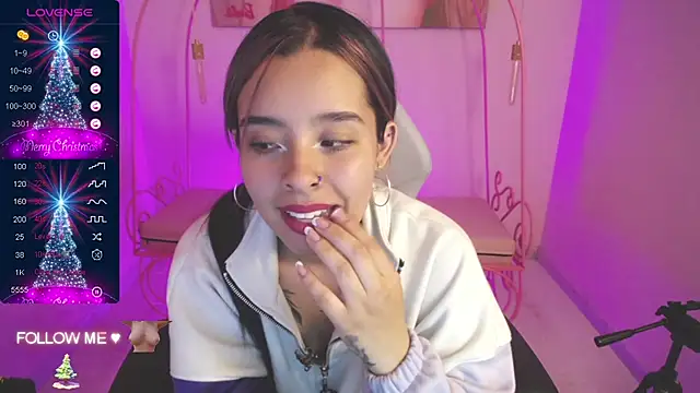 Snapshot of Mia_Lopez_ chatting on December 2024 03:54:02 PM Mia Lopez online show from December 2024 03:54:02 PM