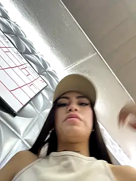 Effy Bonny online show from November 2025 05:35:01 PM