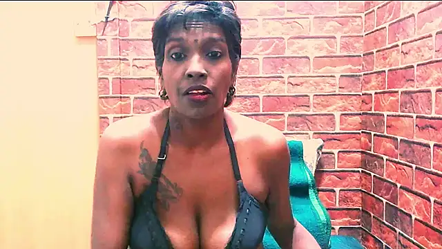 Snapshot of Fuckable_Nasty_MILF chatting on July 2026 04:33:02 PM Fuckable Nasty MILF online show from July 2026 04:33:02 PM