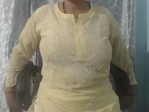 cute-priy online show from May 2026 07:48:02 AM