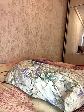 Snapshot of MollyDolle chatting on November 2025 06:11:02 AM MollyDolle online show from November 2025 06:11:02 AM