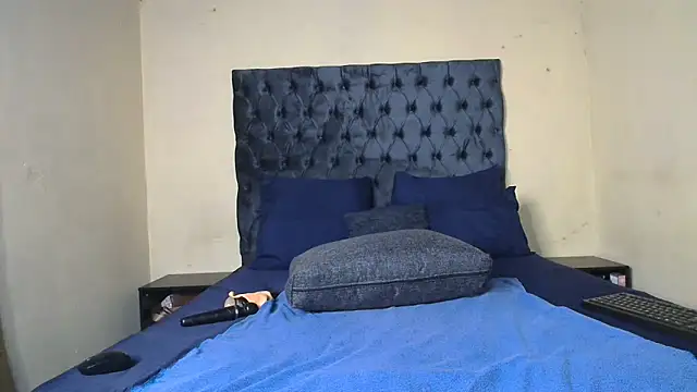 Snapshot of CANDY-X-LOVE-xx chatting on October 2025 06:52:01 PM CANDY-X-LOVE-xx online show from October 2025 06:52:01 PM