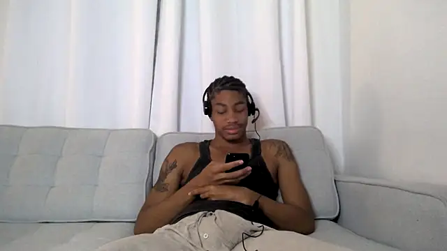 Snapshot of Skinnyblackman chatting on October 2025 01:24:02 AM Skinnyblackman online show from October 2025 01:24:02 AM