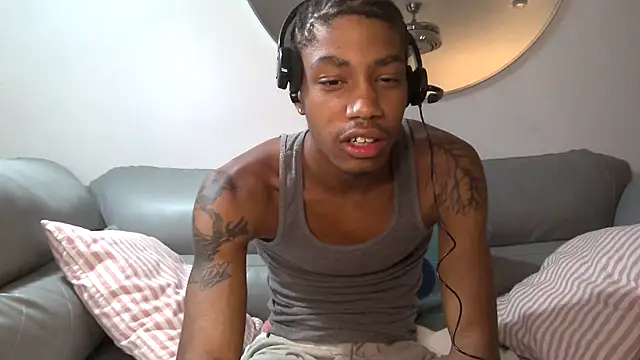 Snapshot of Skinnyblackman chatting on October 2025 02:32:01 AM Skinnyblackman online show from October 2025 02:32:01 AM